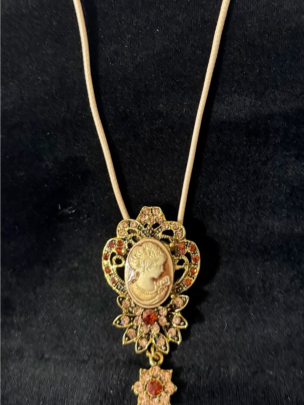 Vintage-Inspired Gold Cameo Broach-Pendant Necklace - Pink and Gold